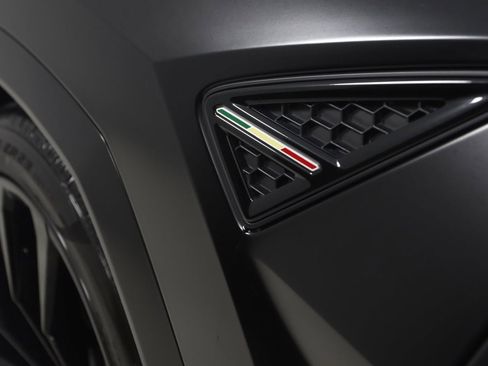 Used 2022 Lamborghini Urus image 42