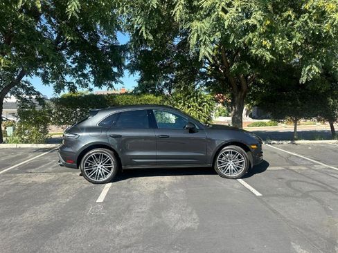 Used 2024 Porsche Macan Base image 4