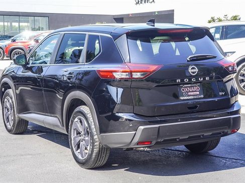 Used 2024 Nissan Rogue SV image 4