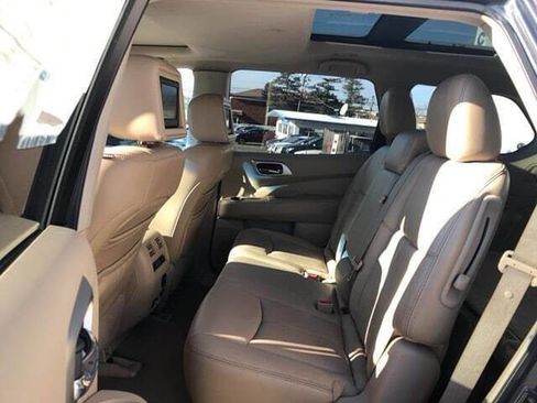 Used 2013 Nissan Pathfinder Platinum w/ Platinum Premium Pkg image 12