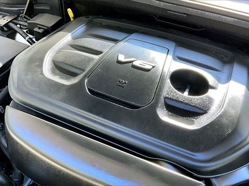 Used 2017 Jeep Grand Cherokee Altitude image 28