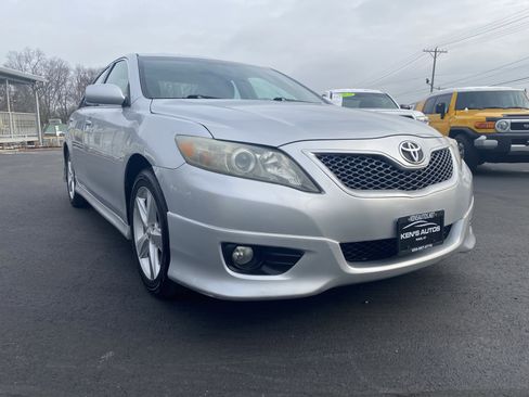 Used 2011 Toyota Camry image 3