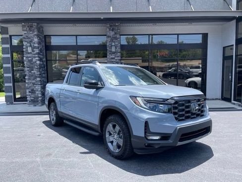 Used 2025 Honda Ridgeline TrailSport image 2