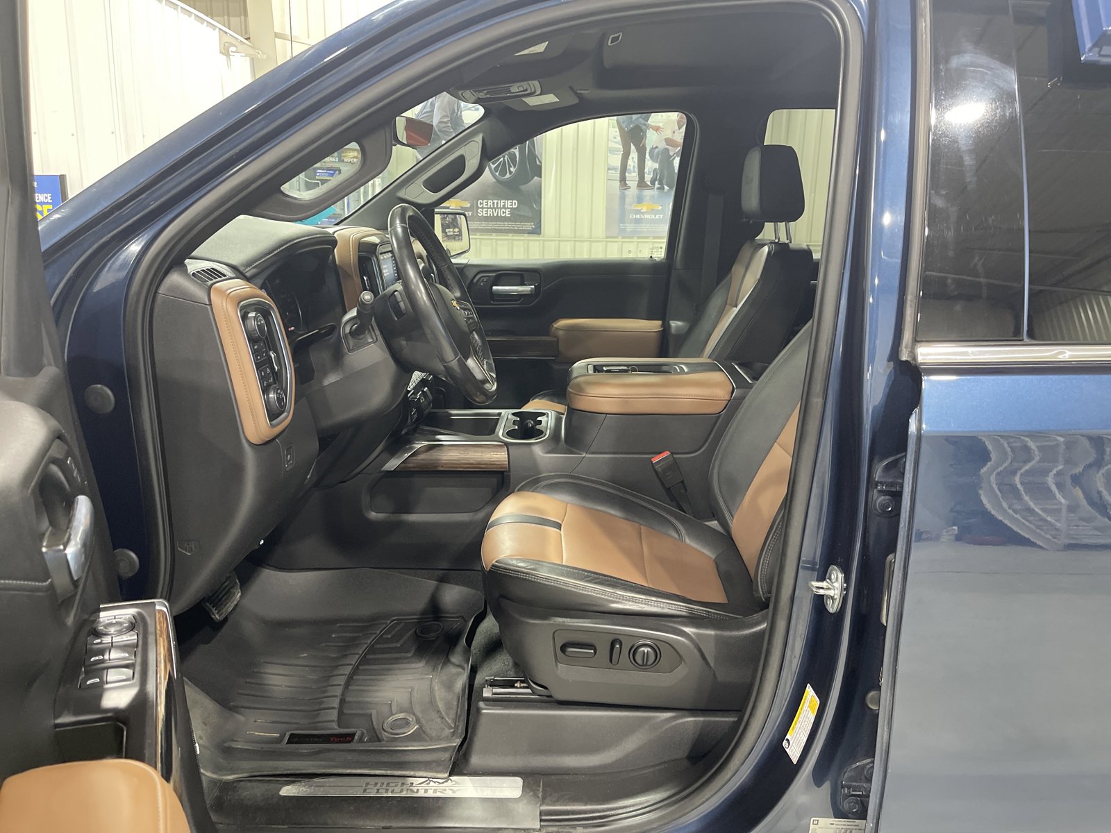 Used 2021 Chevrolet Silverado 1500 High Country w/ Technology Package AWD/4WD image 2