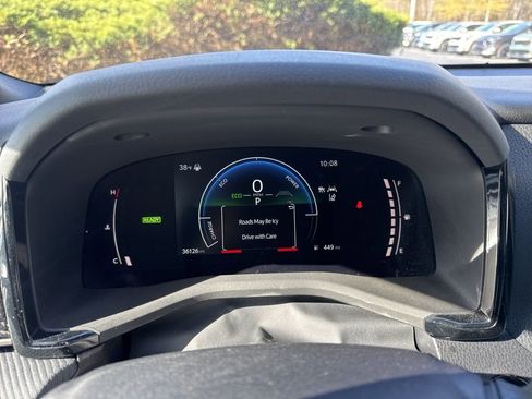 Used 2025 Toyota Camry SE image 3