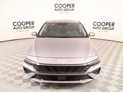 Certified 2025 Hyundai Elantra Limited FWD image 10