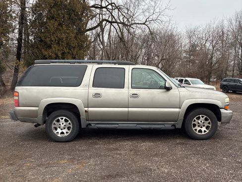 Used 2002 Chevrolet Suburban Z71 image 12