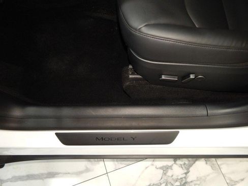 Used 2023 Tesla Model Y Long Range image 13