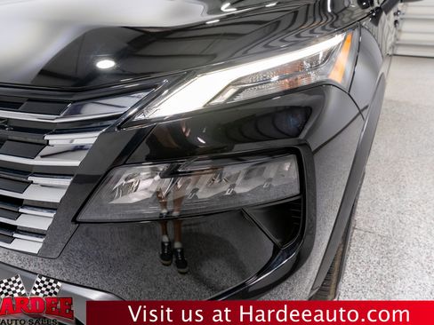 Used 2025 Nissan Rogue SV w/ SV Premium Package FWD image 8