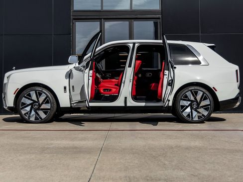 New 2026 Rolls-Royce Cullinan image 11