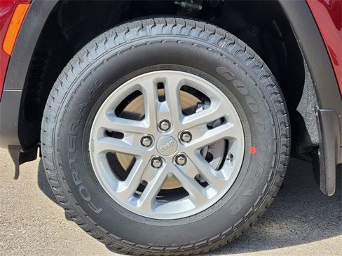 New 2025 Jeep Grand Cherokee Laredo w/ MOPAR Finishing Package image 7