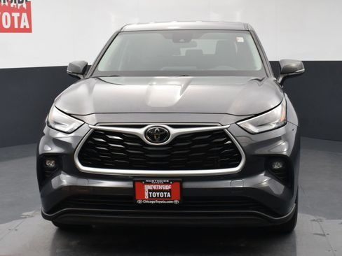 Used 2024 Toyota Highlander LE AWD/4WD image 7