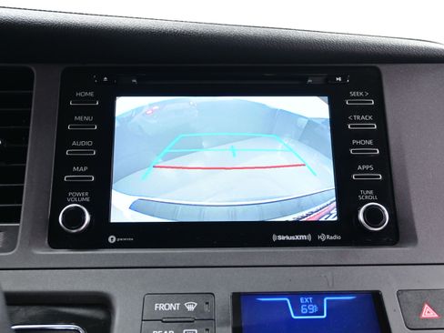 Used 2020 Toyota Sienna XLE w/ XLE Navigation Package AWD/4WD image 20