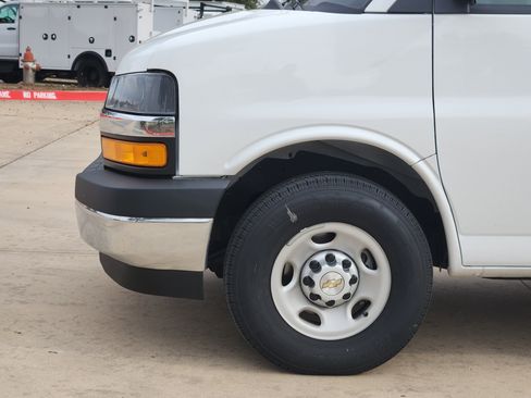 New 2025 Chevrolet Express 3500 w/ Power Convenience Package image 14