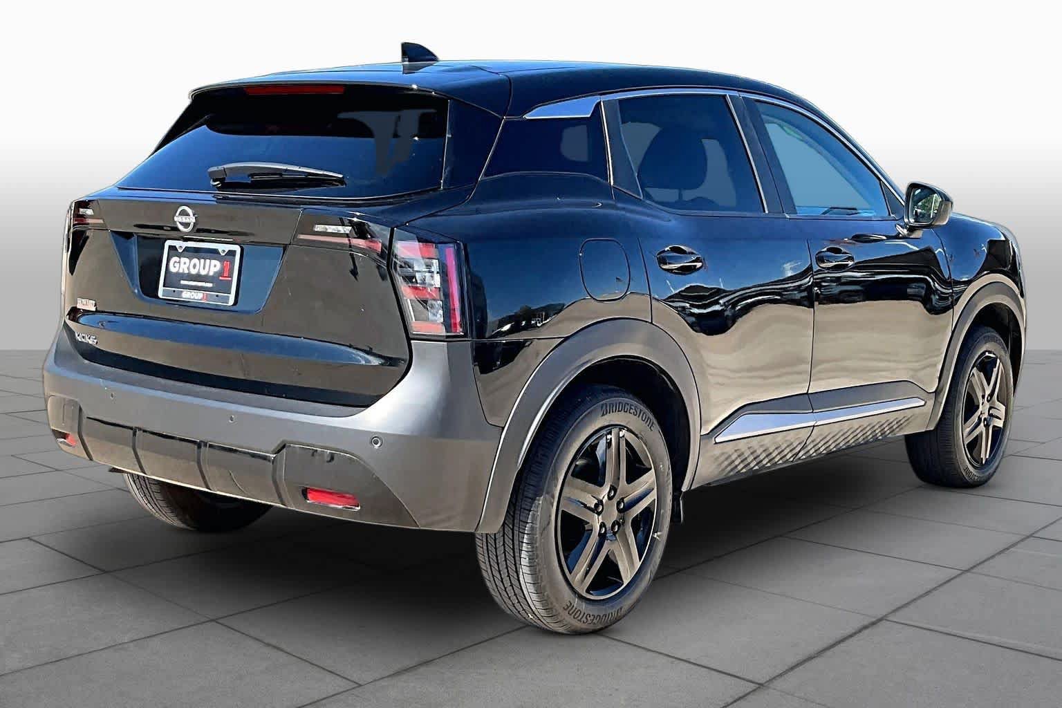 Used 2025 Nissan Kicks SV FWD image 8