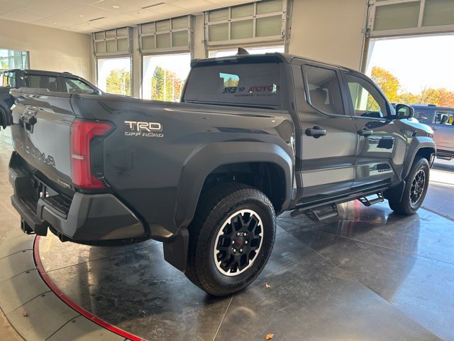 Used 2025 Toyota Tacoma TRD Off-Road AWD/4WD image 6