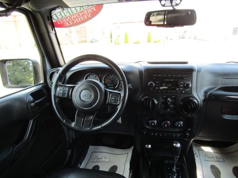 Used 2017 Jeep Wrangler Unlimited Sahara AWD/4WD image 21