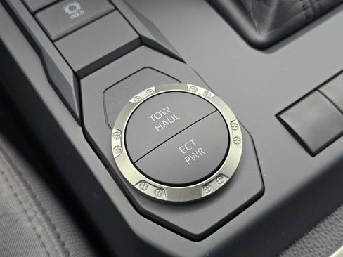 Certified 2025 Toyota Tacoma SR5 image 33