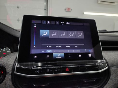 Used 2024 Jeep Compass Latitude image 46