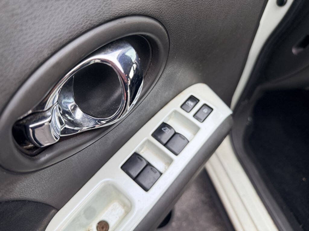 Used 2010 Nissan Cube 1.8 S w/ Interior Designer Pkg FWD image 9