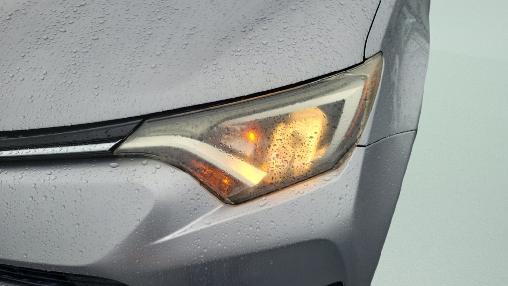Used 2018 Toyota RAV4 LE FWD image 23