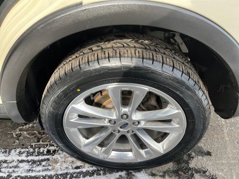 Used 2018 Ford Explorer XLT w/ Equipment Group 202A image 19