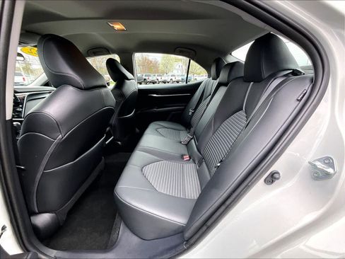 Used 2022 Toyota Camry SE w/ Carpet Mat Package (TMS) image 15