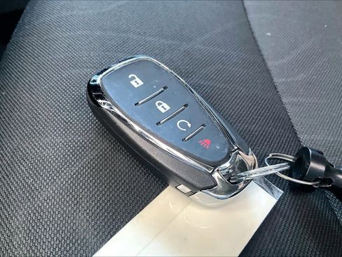 Used 2022 Chevrolet Trax LT w/ LT Convenience Package image 13