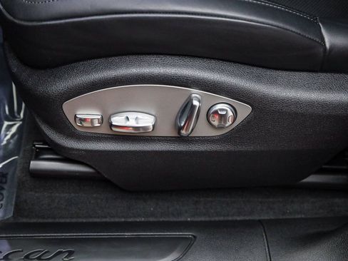 Certified 2025 Porsche Macan image 25