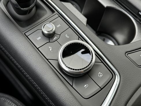 New 2025 Cadillac XT6 Luxury image 27