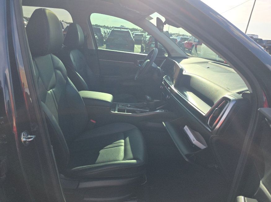 Used 2025 Kia Sorento S w/ Panoramic Sunroof Package FWD image 8