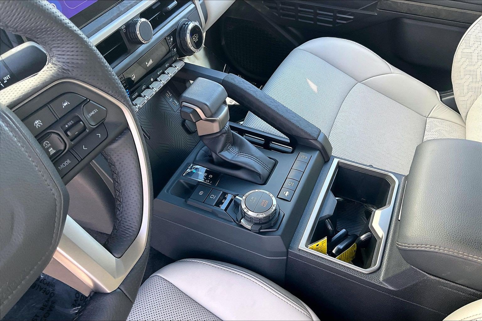 Used 2025 Toyota Tacoma Limited AWD/4WD image 22