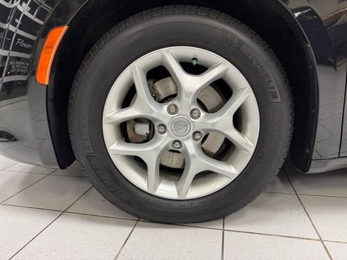 Used 2017 Chrysler Pacifica Touring-L w/ Tire & Wheel Group image 58