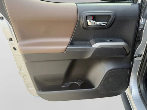 Used 2020 Toyota Tacoma Limited image 26