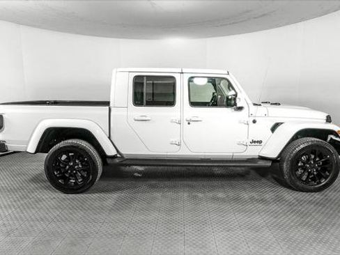 Used 2023 Jeep Gladiator Overland image 9