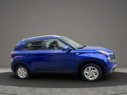 Used 2020 Hyundai Venue SEL FWD image 4