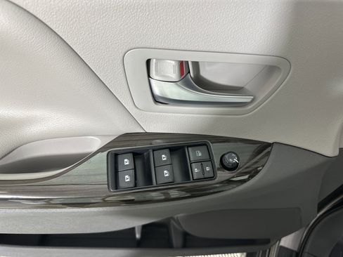 Used 2018 Toyota Sienna AWD image 11