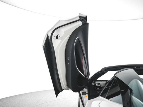 Used 2025 McLaren Artura Spider RWD image 7