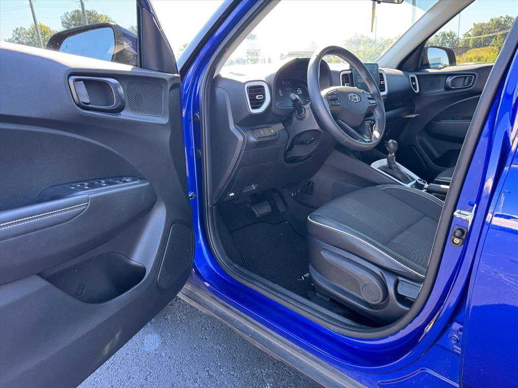 Used 2025 Hyundai Venue Limited FWD image 13
