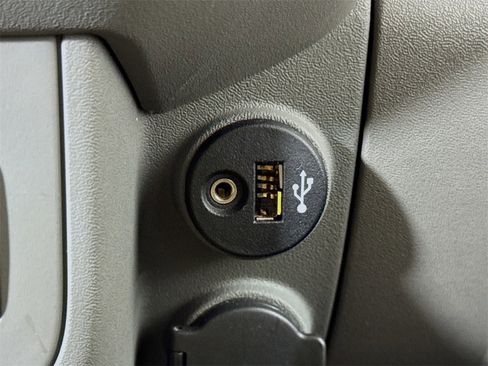 Used 2021 Nissan Frontier SV w/ Midnight Edition Floor Mats image 18