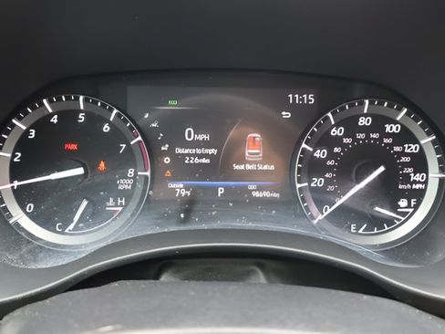 Used 2021 Toyota Highlander XLE AWD/4WD image 29