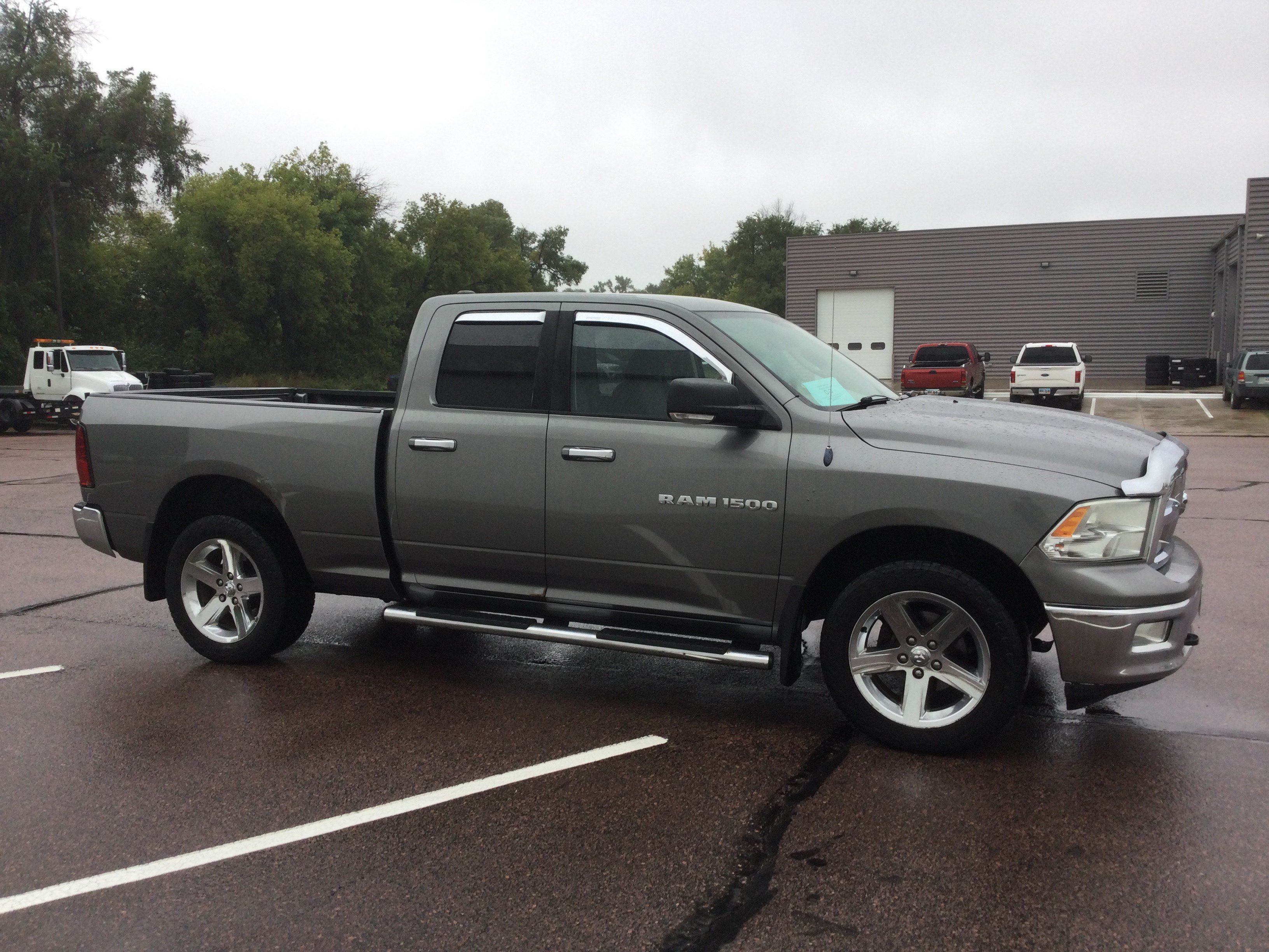 Used 2012 RAM 1500 Classic SLT w/ SLT Plus D←cor Group AWD/4WD image 3