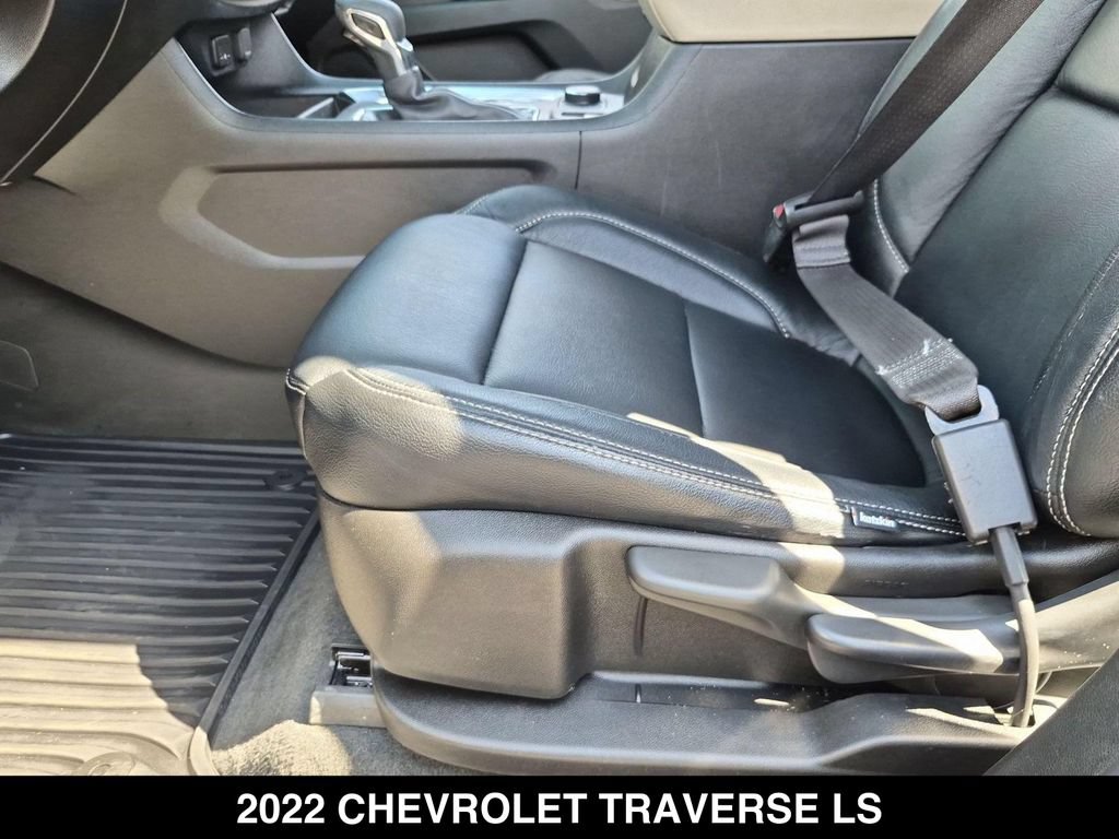 Used 2022 Chevrolet Traverse LS FWD image 15