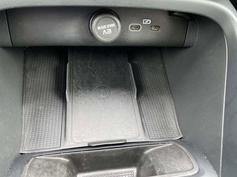 Used 2024 Volvo XC40 B5 Core image 16