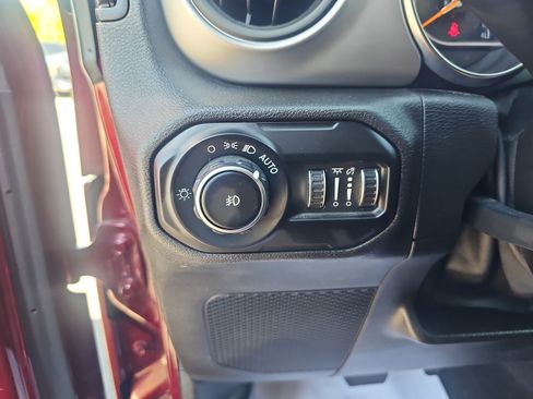 Used 2021 Jeep Wrangler Unlimited Sport AWD/4WD image 12