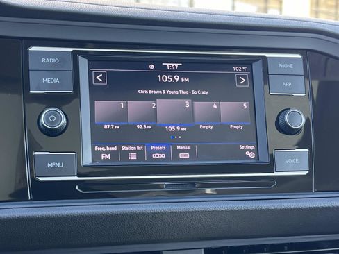 Certified 2024 Volkswagen Jetta SE w/ Panoramic Sunroof Package image 12