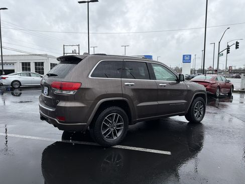 Used 2019 Jeep Grand Cherokee Overland image 3