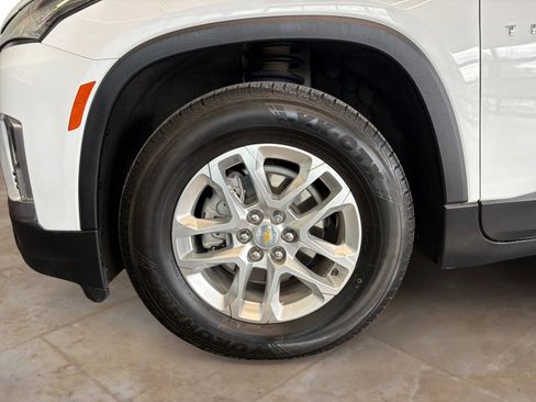 Used 2022 Chevrolet Traverse LS image 28