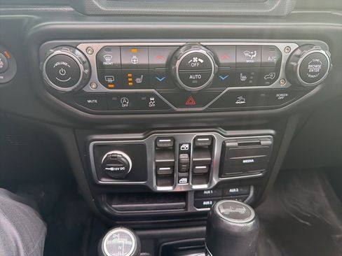 Certified 2022 Jeep Wrangler Unlimited Sahara image 13