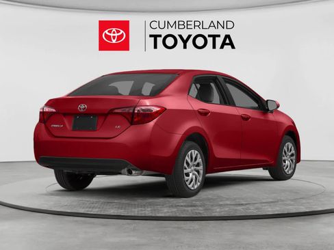 Used 2018 Toyota Corolla LE FWD image 2